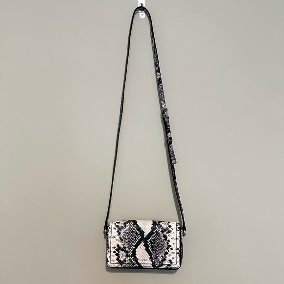 ✨ Marc Jacobs Snake print crossbody - Picture 3 of 8